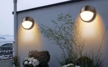 PIR ທຽບກັບ. ໄມໂຄເວຟ Sensor Bulkhead Lights: ຈະເລືອກອັນໃດ?